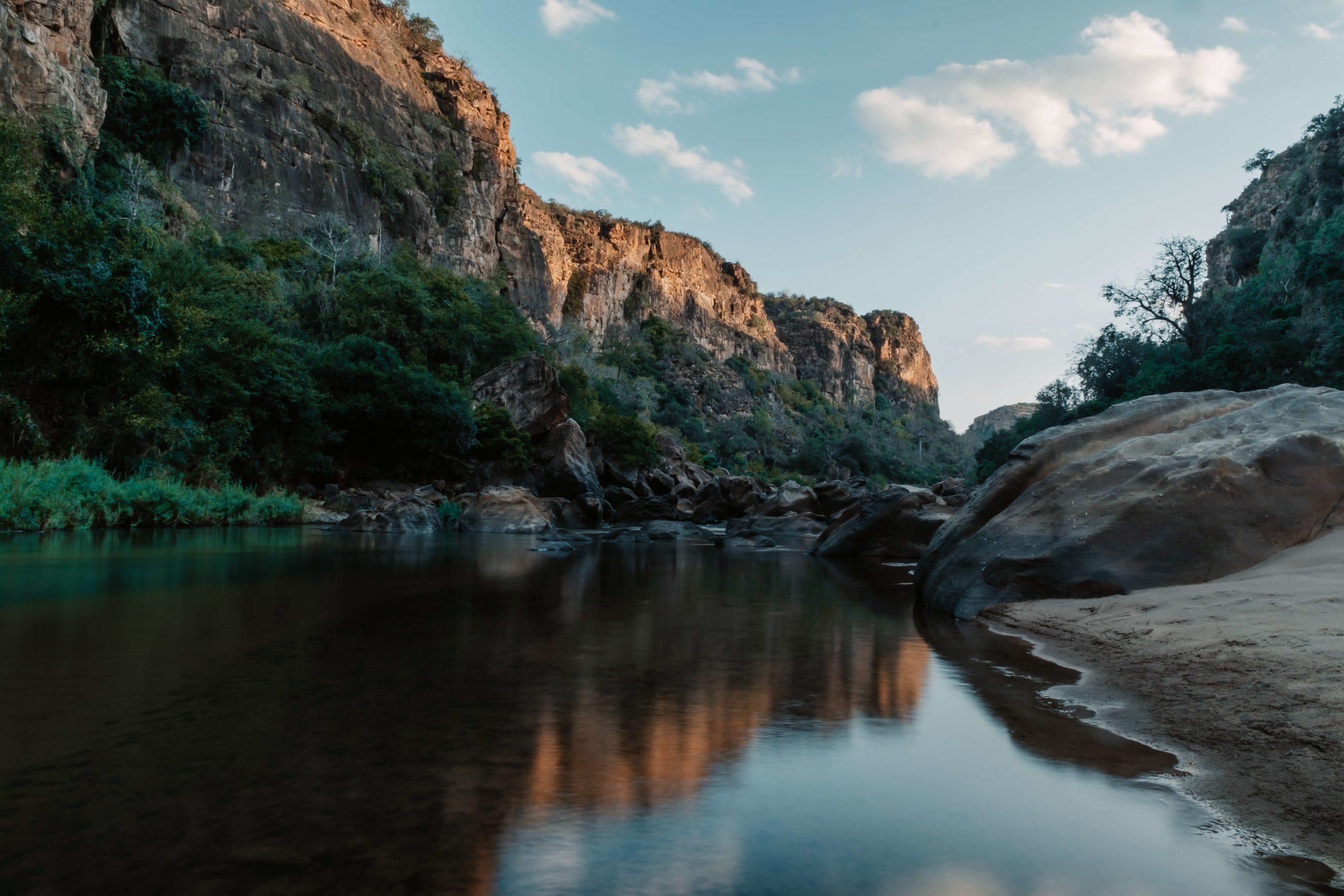 Primitive trails, Lowveld Trails Co, Makuya Primitive Trail, Lowveld Trails Co., Levuvhu River, Primitive Trail, Makunya Nature Reserve, Mentorship trails, Trails guides, FGASA qualification, Lowveld Trails Company, Trails Company South Africa, Trails Company Limpopo, Walking Trails, Trails guide training, Lowveld Trails Company Hoedspruit South Africa