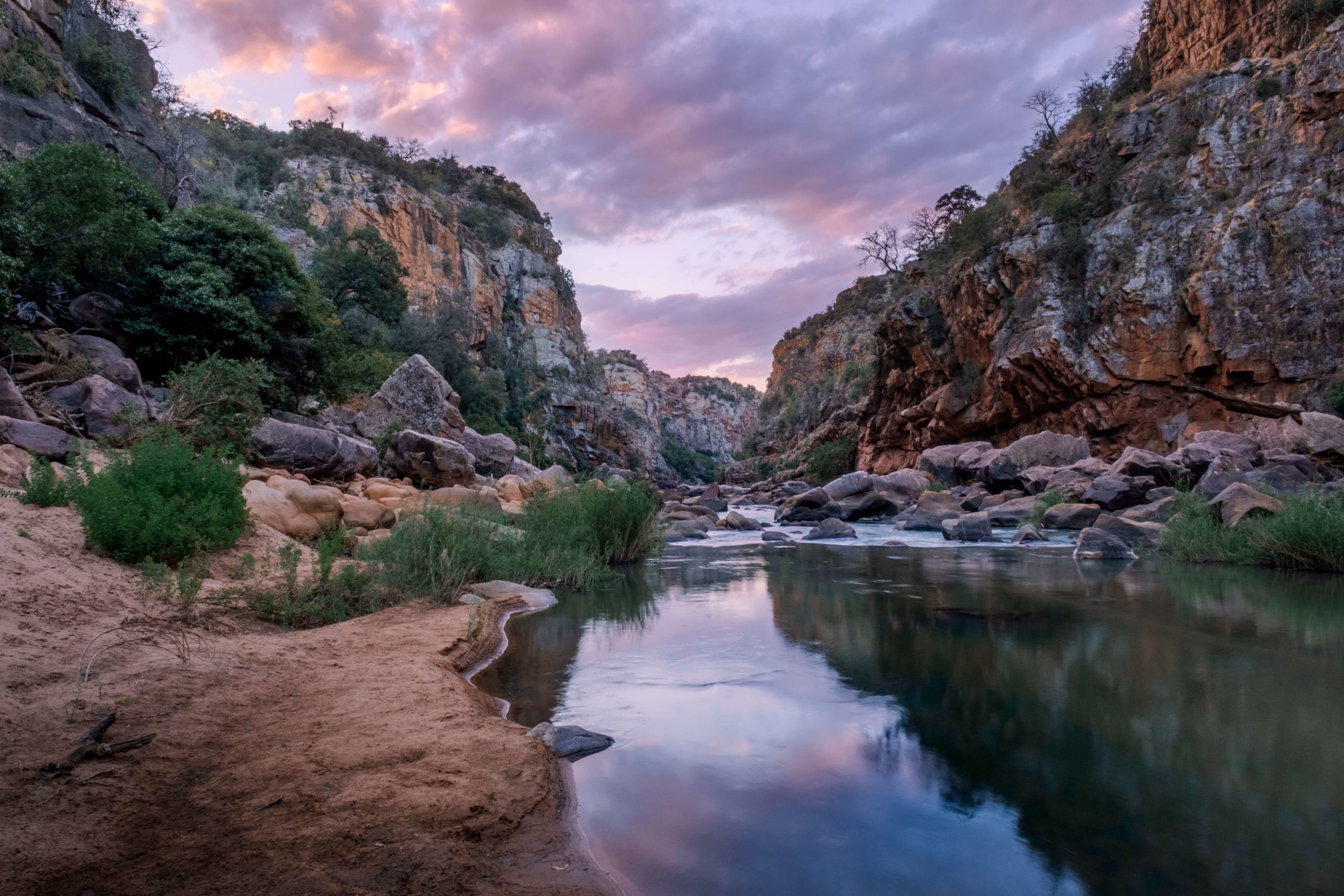 Primitive trails, Lowveld Trails Co, Makuya Primitive Trail, Lowveld Trails Co., Levuvhu River, Primitive Trail, Makunya Nature Reserve, Mentorship trails, Trails guides, FGASA qualification, Lowveld Trails Company, Trails Company South Africa, Trails Company Limpopo, Walking Trails, Trails guide training, Lowveld Trails Company Hoedspruit South Africa